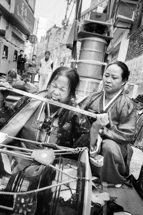 安世鴻写真展 Ahn Sehong 「魂巫 Honmu -魂を呼び寄せる躍動- 」